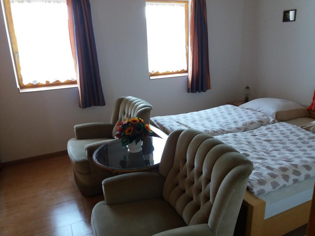 Orbán vendégház Hostal Kovagoors Exterior foto